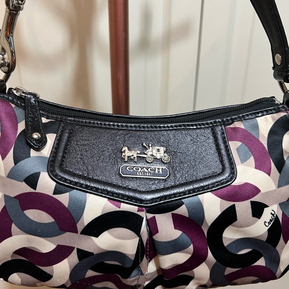 Madison Graphic Op-Art Chainlink Mini Baguette Purse (F0968-43315) - Picture 5 of 12